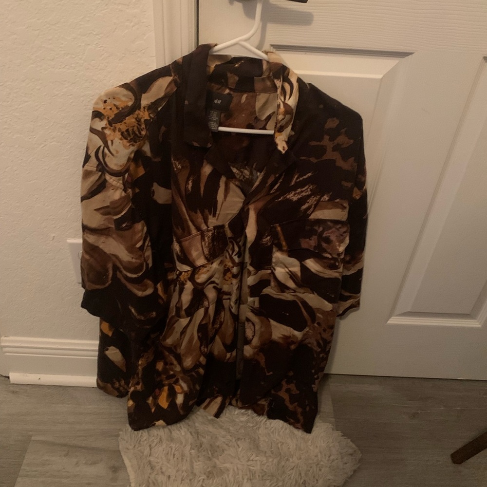 NWOT Men’s Abstract Brown and Cream Button-Up Shirt